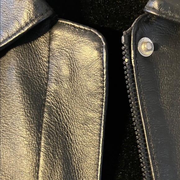 Cleo Women's Sleek Black Leather Jacket - Picture 3 of 8